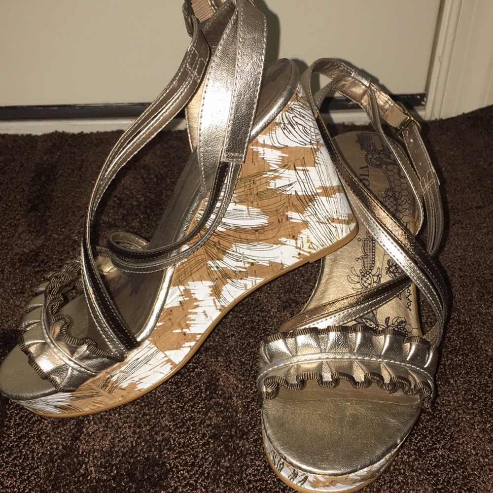 Vigoss strappy bronze metallic wedges